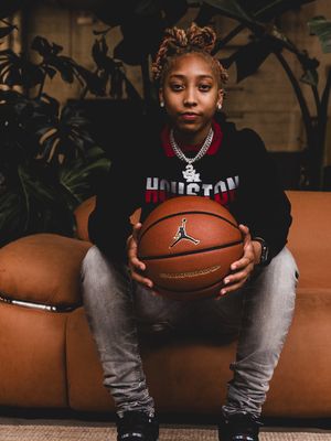 Image post by @uhcougarwbb on Instagram