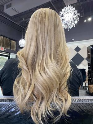 Image post by @OmbreSalonPV on Facebook