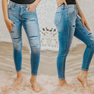 Image post by @shopfillyflair on Instagram
