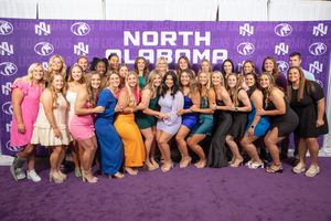 Image post by @UNASoftball on Twitter