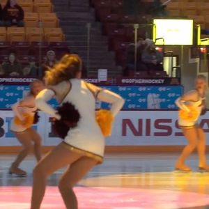 Video post by @gopherhockeycheer on Instagram