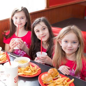 Image post by @friendlys on Instagram