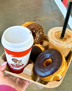 Image post by @randysdonuts on Instagram
