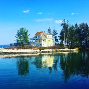 Image post by @themainemag on Instagram