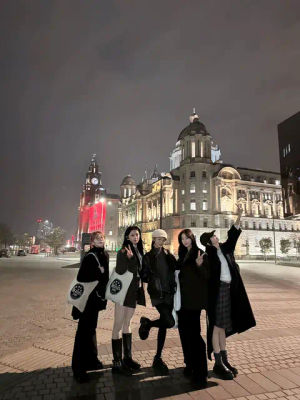 Image post by @le_sserafim on TikTok