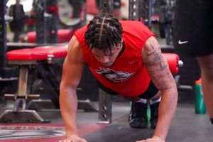 Image post by @UNMLoboFB on Twitter