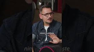 Video post by @lauracomanl on YouTube