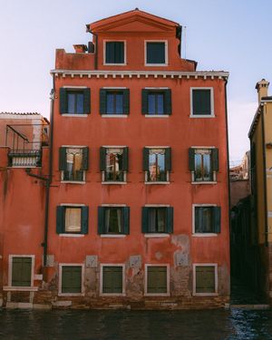 Image post by @shotbymaelle on Instagram