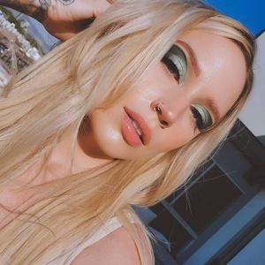 Image post by @blinkingbeaute on Instagram