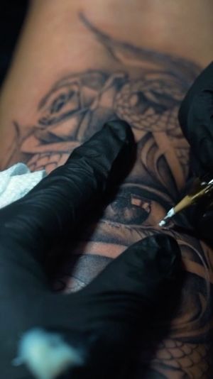 Video post by @skindesigntattoos on Instagram