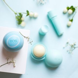 Image post by @eosproducts on Instagram