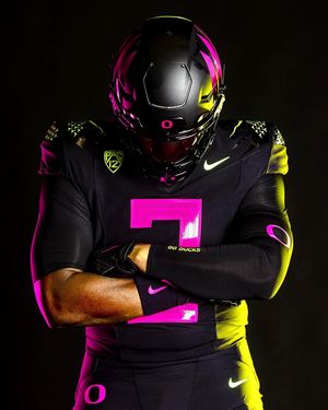 Image post by @coolestcollegefootballuniforms on Instagram