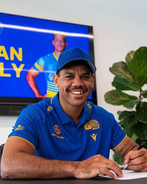 Video post by @theparraeels on TikTok