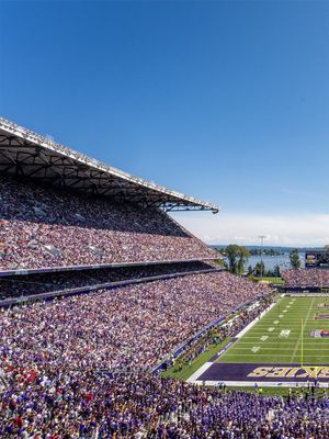 Image post by @UWAthletics on Twitter/X