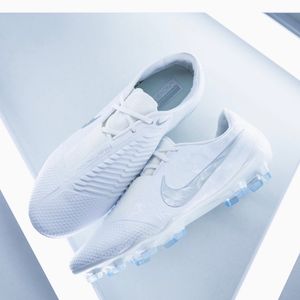 Image post by @soccerdotcom on Instagram