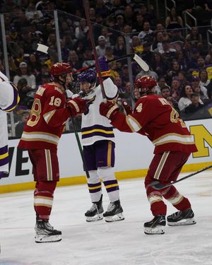 Image post by @du_hockey on Instagram