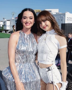 Image post by @ellemenhk on Instagram