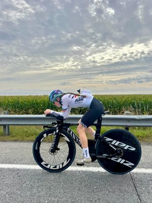 Image post by @wmncycling on Instagram