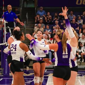 Image post by @uwvolleyball on Instagram