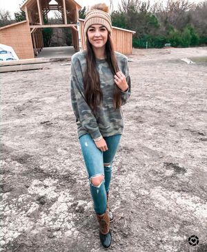 Image post by @sabrinanoellee on Instagram