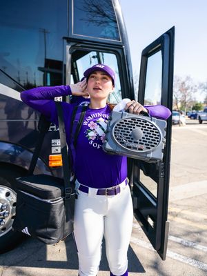 Image post by @uwsoftball on Instagram