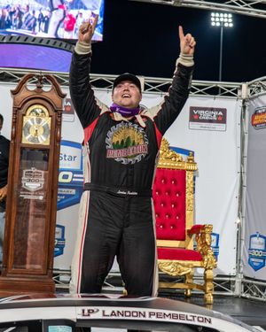 Image post by @MartinsvilleSwy on Twitter