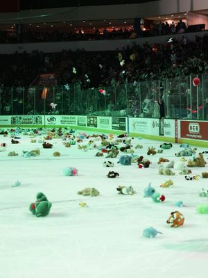 Image post by @txstarshockey on Instagram