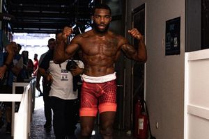 Image post by @alliseeisgold on Instagram