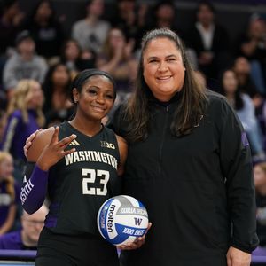 Image post by @uwvolleyball on Instagram