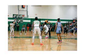 Image post by @sn33kclips on Instagram