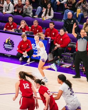 Image post by @uw_wbb on Instagram