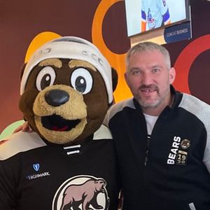 Image post by @TheHersheyBears on Twitter