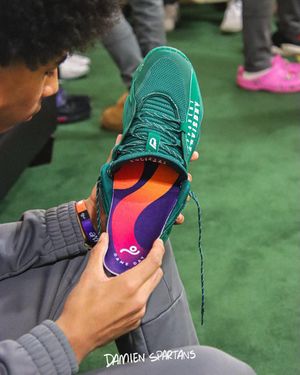 Image post by @moveinsoles on Instagram