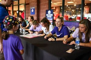 Image post by @LouisvilleBats on Twitter