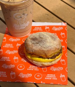 Image post by @randysdonuts on Instagram