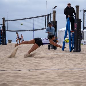 Image post by @uw_beachvb on Instagram