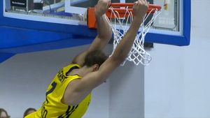 Video post by @swebasketball on Facebook