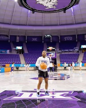 Image post by @uw_wbb on Instagram