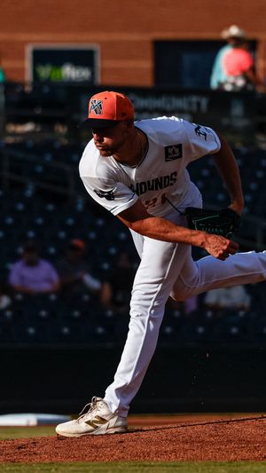 Video post by @midlandrockhounds on Instagram