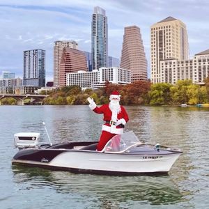Image post by @retroboatrentalsatx on Facebook