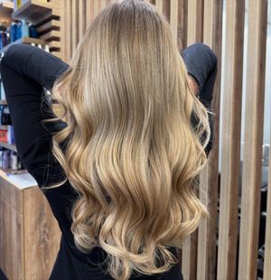 Image post by @enjoyhairstyling.aalen on Instagram