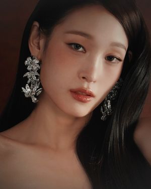 Image post by @harpersbazaarkorea on Instagram