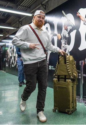 Image post by @redturn2 on Twitter