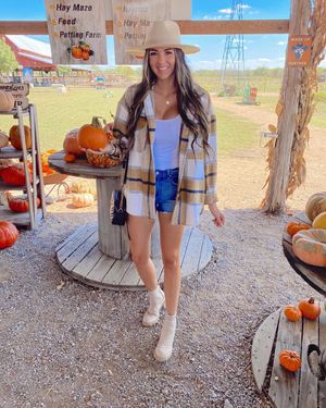 Image post by @sabrinanoellee on Instagram