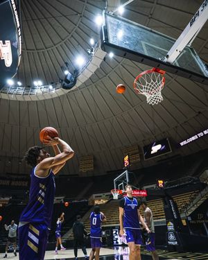 Image post by @uw_mbb on Instagram