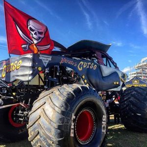 Image post by @monstertruckdaily on Instagram