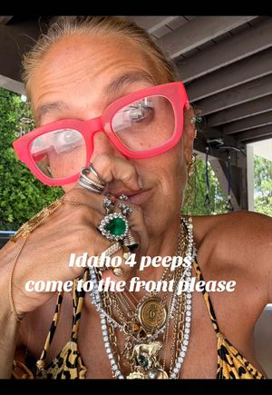 Video post by @shop.with.caroline on TikTok