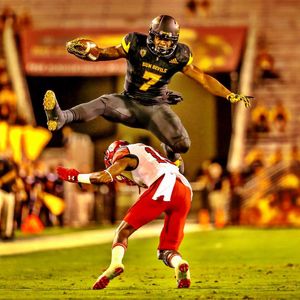 Image post by @ariannagrainey on Instagram