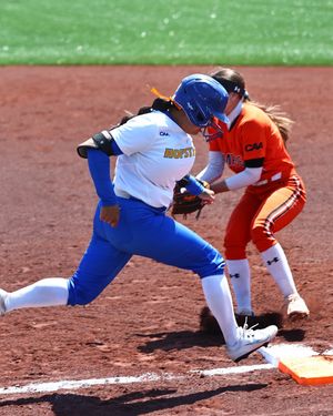 Image post by @hofstrasoftball on Instagram