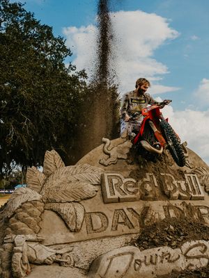 Image post by @dayinthedirtdownsouth on Instagram